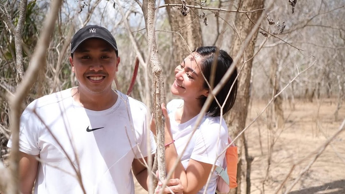Caca Tengker dan Sang Suami Barry Tamin