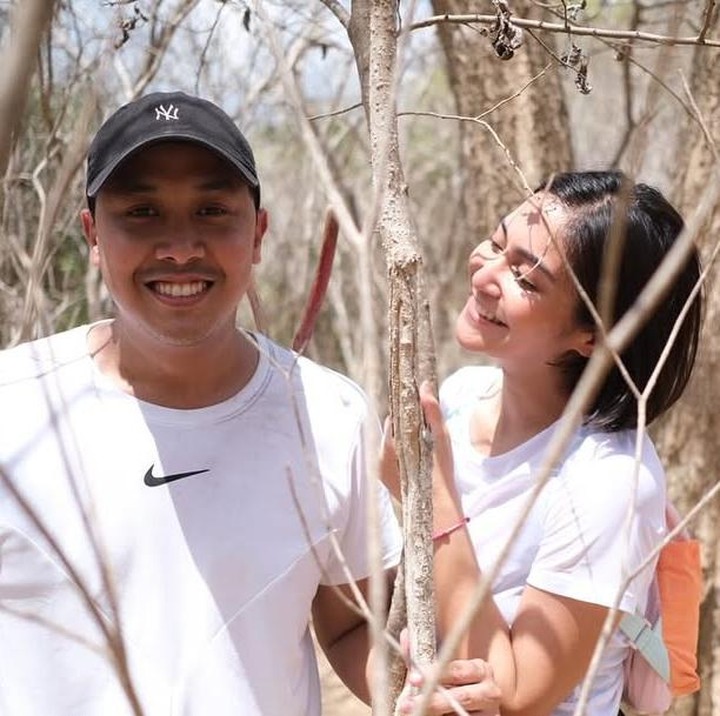 <p>Caca dan Barry tetap menjalankan peran sebagai orang tua di tengah kesibukan mereka, Bunda. Keduanya juga tak pernah lupa untuk quality time guna menjaga keharmonisan rumah tangga. (Foto: Instagram @barry.tamin/ @cacatengker)</p>