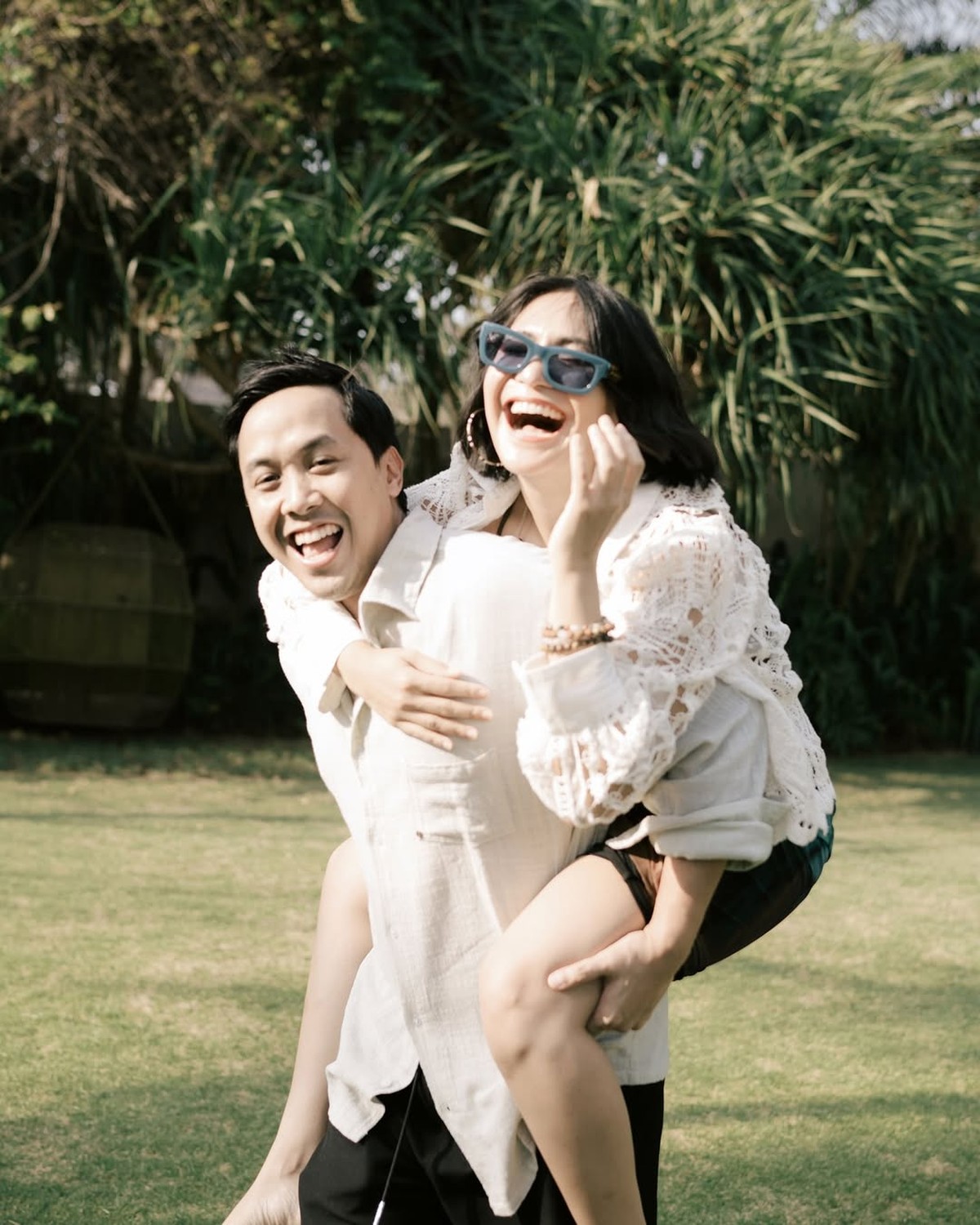 Caca Tengker dan Sang Suami Barry Tamin