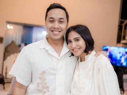 5 Potret Caca Tengker dan Sang Suami Barry Tamin, Pasangan Pintar & Sukses dalam Karier
