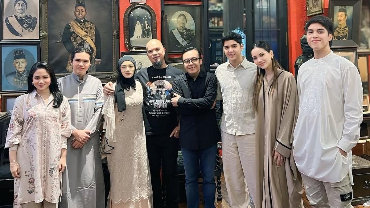 Foto Keluarga Mulan Jameela dan Ahmad Dhani