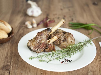 Ingin Makan Daging Kambing saat Idul Adha? Ketahui Cara & Saran Dokter agar Kolesterol Aman