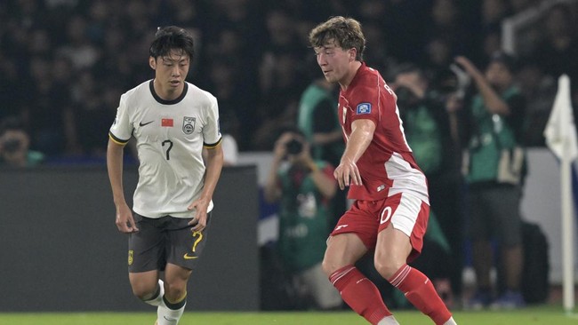 Ole Romeny Cetak Gol, Indonesia Unggul 1-0 di Menit 45 Ole Romeny berhasil membawa Timnas Indonesia unggul 1-0 atas China lewat golnya di menit ke-45 dalam laga Kualifikasi Piala Dunia 2026 di SUGBK, Kamis (5/6).