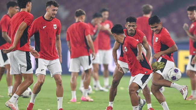 Patrick Kluivert sudah memilih 23 pemain yang masuk skuad final Timnas Indonesia untuk melawan China pada Kualifikasi Piala Dunia 2026.