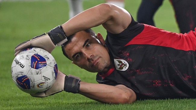 Starter Lawan China, Emil Audero Resmi Debut di Timnas Indonesia Kiper Emil Audero Mulyadi resmi debut bersama Timnas Indonesia setelah menjadi starter melawan China dalam Kualifikasi Piala Dunia 2026, Kamis (5/6).