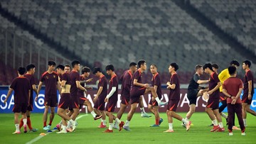 Update Eksklusif Olahraga CNN : Bus Timnas China Disoraki Saat Tiba di GBK Jelang Lawan Indonesia