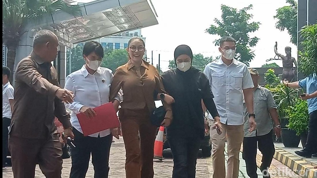 nikita mirzani dan mail syahputra di Kejari