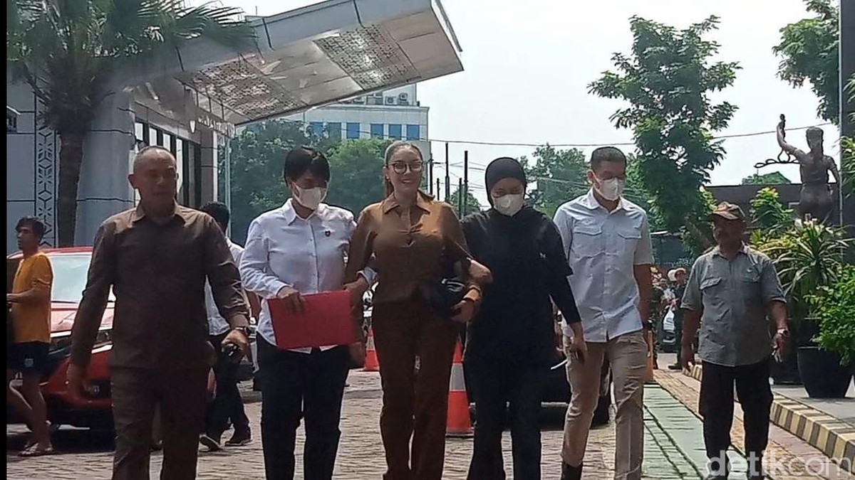 nikita mirzani dan mail syahputra di Kejari