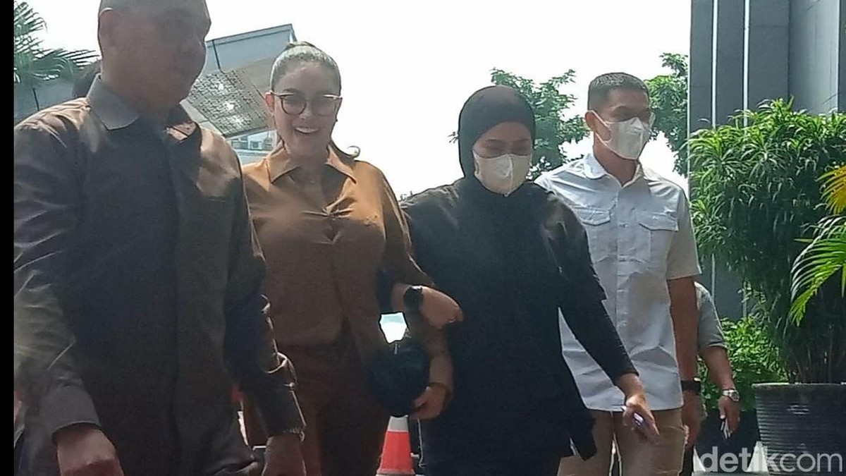 nikita mirzani dan mail syahputra di Kejari