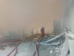 Gudang Tiner di Surabaya Terbakar, Pemilik Terluka