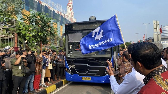 Transjabodetabek Rute Blok M-Bogor Resmi Beroperasi Pemerintah DKI Jakarta meresmikan rute Transjabodetabek P11 Blok M-Bogor, menghubungkan moda transportasi dan mengurangi kemacetan. 16 bus siap melayani.