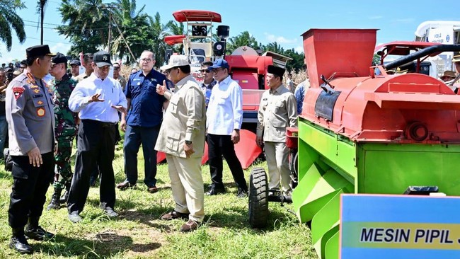 Prabowo Puji Polri Bisa Panen Raya Jagung di Bengkayang Kalbar Prabowo menyatakan bahwa swasembada pangan merupakan kunci keamanan dan ketahanan nasional.
