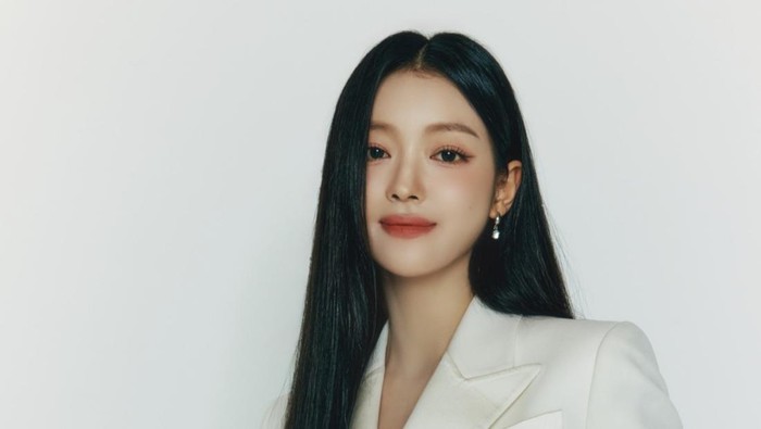 Siap Terjun Dunia Akting, YooA OH MY GIRL Resmi Gabung Agensi Saram Entertainment