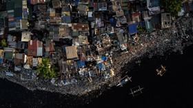 FOTO: Sungai Pasig di Manila Tercemar Sampah