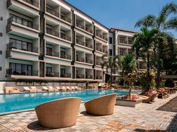 Turis Arab Doyan Nongkrong di Kolam Renang Hotel