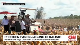 VIDEO: Prabowo Pimpin Panen Raya Jagung Di Kalbar
