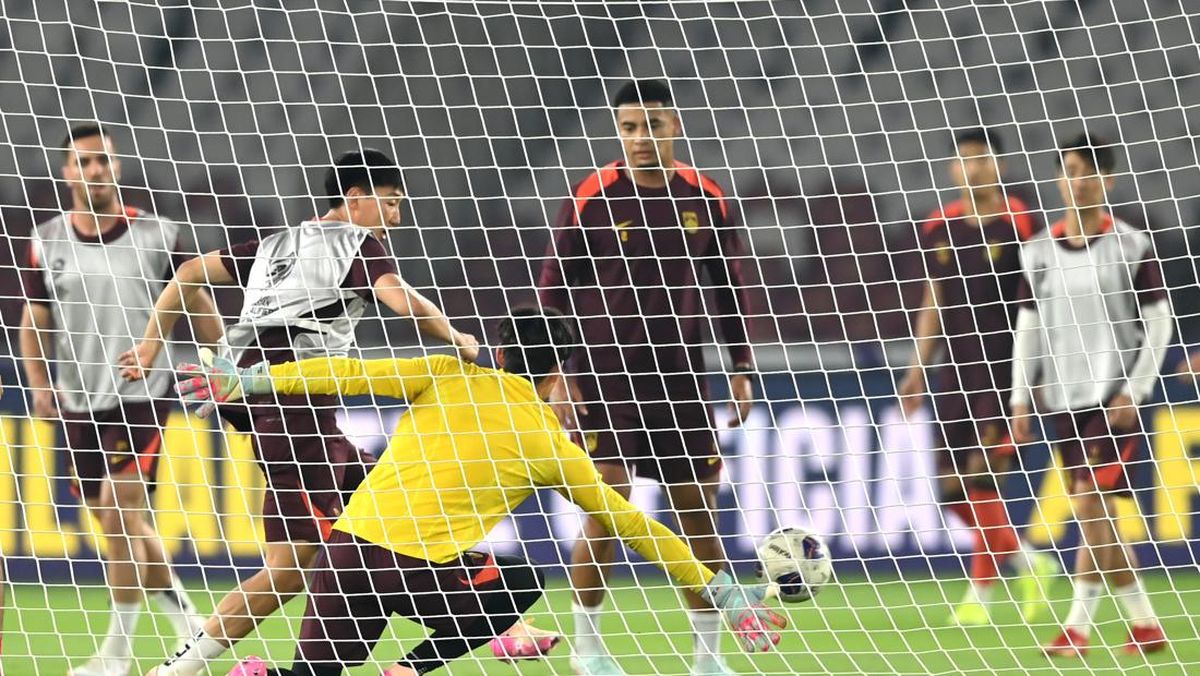 Latihan Terakhir China: Kiper Diuji Tahan Gempuran di Kotak Penalti