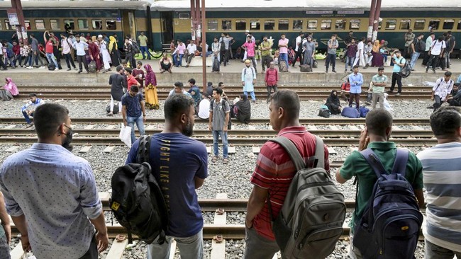 Pekerja Bangladesh banjiri Malaysia, kontribusi signifikan di industri manufaktur, konstruksi, hingga teknologi.