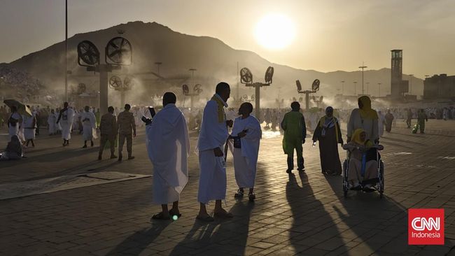 Wukuf jadi salah satu rukun haji yang utama di Tanah Suci. Jemaah haji perlu memahami tata cara wukuf di Arafah yang lengkap dengan doa-doa yang dianjurkan.