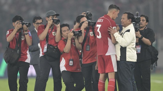 Usai Bekuk China, Prabowo Harap Timnas RI Bisa Berlaga di Piala Dunia Presiden Prabowo ikut mendoakan timnas Indonesia bisa berlaga di Piala Dunia, usai membekuk China di Stadion GBK.