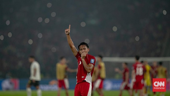Beckham Putra Pakai Nomor 6, Ternyata Pemberian Kluivert Beckham Putra debut bersama Timnas Indonesia dengan nomor punggung 6, hasil pilihan pelatih Kluivert. Dia merasa bangga usai menang melawan China.