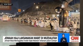VIDEO: Jemaah Haji Laksanakan Mabit di Muzdalifah