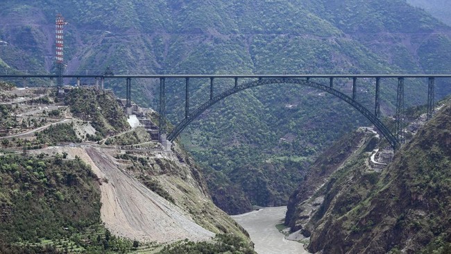 FOTO: India Punya Jembatan Kereta Tertinggi di Dunia, Eiffel Kalah