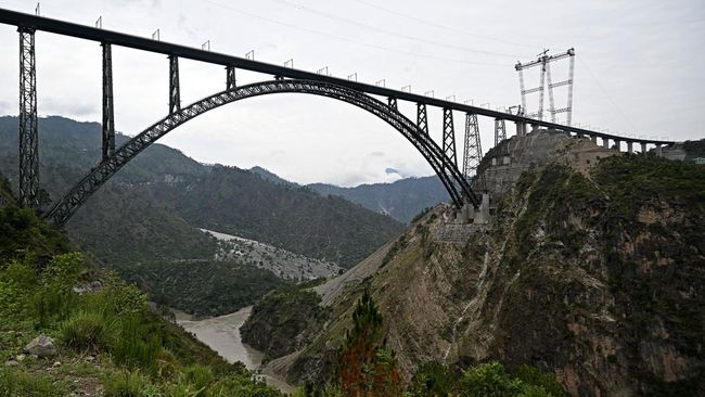 China bersiap membuka jembatan tertinggi di dunia pada akhir September 2025, sebuah pencapaian konstruksi yang membuat para ahli dunia takjub.