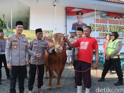 Polres Probolinggo Kota Tebar Kepedulian Lewat Pembagian Kurban Idul Adha