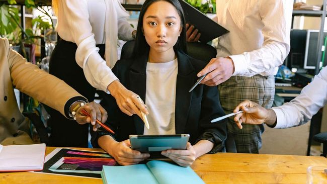 Gen Z disebut generasi yang paling rentan stres ketimbang generasi sebelumnya. Barangkali ini tidak salah terlebih ada sejumlah hal yang bikin mereka stres.