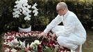 Lebaran Iduladha&comma; BCL & Tiko Aryawardhana ziarah ke makam Ashraf Sinclair