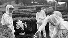Lebaran Iduladha&comma; BCL & Tiko Aryawardhana ziarah ke makam Ashraf Sinclair