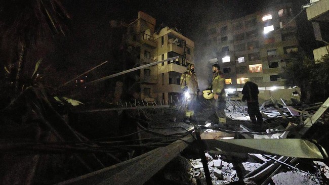 FOTO: Malam Iduladha, Israel Serang Wilayah Padat Penduduk di Lebanon