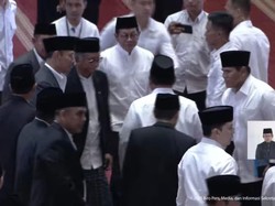Prabowo Salami Para Menteri, Pramono hingga Warga Usai Salat Id di Istiqlal