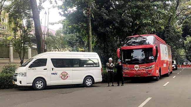 Timnas Indonesia Penuhi Undangan Prabowo di Kertanegara Para pemain dan pelatih Timnas Indonesia memenuhi undangan makan siang Presiden Prabowo Subianto di Kertanegara, Jakarta Selatan, Jumat (6/5).