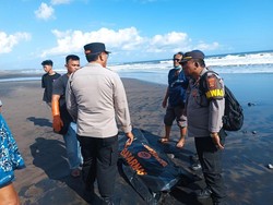 Pria Tewas Terseret Arus-Terbentur Karang di Pantai Tampih Tabanan