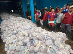 Daging Kurban 64 Sapi-280 Kambing di Krajan Banjarnegara Jadi 8 Ribu Bungkus