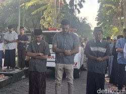 Antusiasme WNA Ikut Salat Idul Adha di Canggu Bali