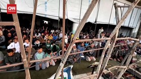 VIDEO: Warga Gaza Salat Iduladha di Masjid yang Hancur Dihantam Rudal