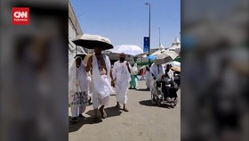 VIDEO: Jemaah Haji Terjang Panas Ekstrem untuk Lempar Jamrah