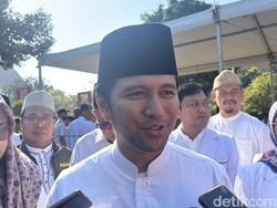 Wagub Emil Serahkan Sapi Kurban Presiden-Gubernur Jatim di Masjid Al Akbar