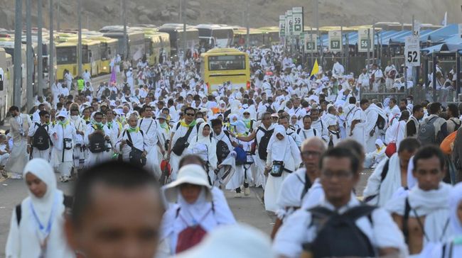 Pemerintah Arab Saudi membatalkan program atau skema tanazul untuk puluhan ribu jemaah. Bagaimana hukum tanazul dalam haji?