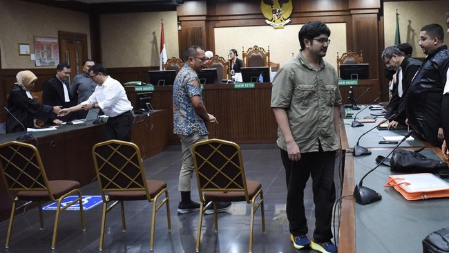 KPK Ajukan Banding atas Vonis Eks Pejabat Kemenkes di Kasus APD Covid KPK akan banding atas putusan ringan eks pejabat Kemenkes dalam kasus korupsi pengadaan APD Covid-19.