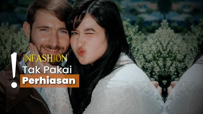 Gaya Busana Pernikahan Minimalis Stephanie Poetri, Pilih Kebaya Putih!