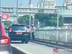 Video Polisi soal Viral Mobil Dinas Pejabat Masuk Jalur TransJ: Ter-capture E-TLE