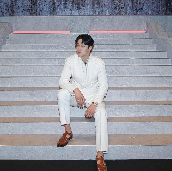 <p>Mercy For None merupakan drama Korea yang diangkat dari webtoon berjudul sama. Selain So Ji Sub, drakor ini dibintangi banyak aktor terkenal, seperti Heo Joon Ho, Gong Myoung, Choo Young Woo, Ahn Kil Kang, hingga Lee Jun Hyuk. (Foto: Instagram @51k_official)</p>
