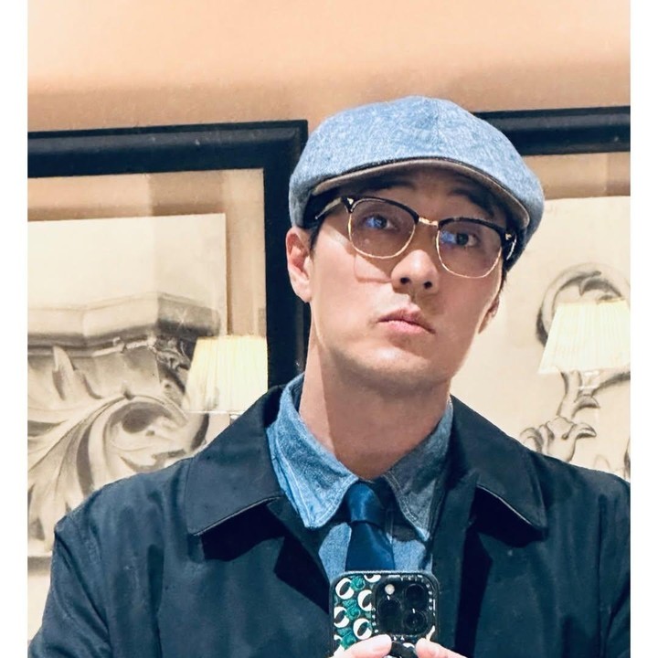 <p>Pada tahun 2020, So Ji Sub mengumumkan pernikahannya dengan reporter bernama Jo Eun Jung. Diketahui, Jo Eun Jung pernah mewawancarai So Ji Sub pada tahun 2018 dalam sebuah program berjudul E-news Exclusive. (Foto: Instagram @soganzi_51)</p>