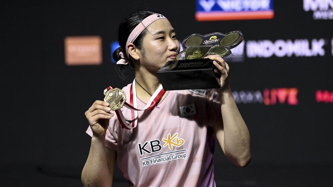An Se Young main buruk di gim pertama dan lebih dari separuh gim kedua. Namun ia bisa bangkit dan menang atas Wang Zhi Yi di final Indonesia Open 2025.