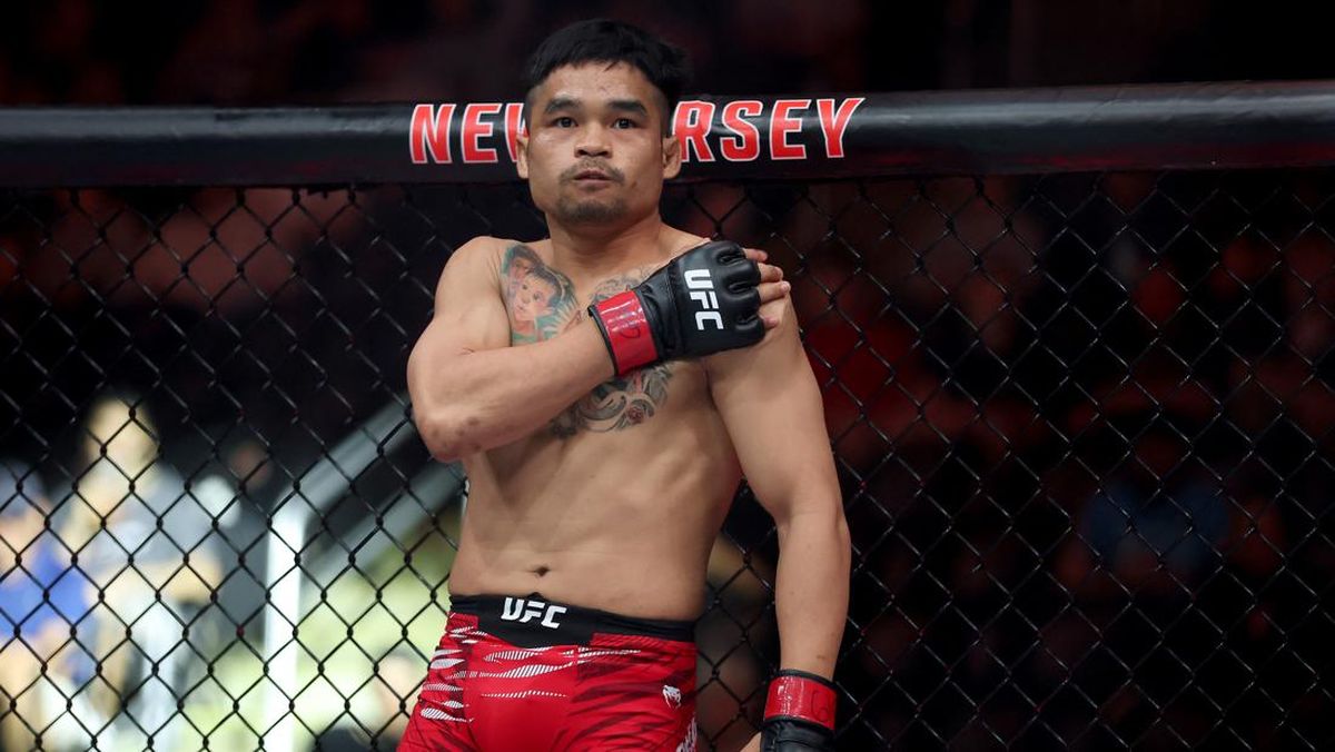 FOTO: Jeka Saragih Tersungkur KO di UFC 316