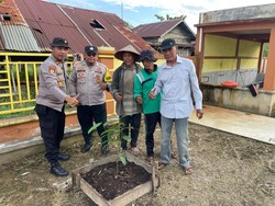 Peringati Hari Lingkungan Hidup, Polisi di Meranti Riau Tanam Pohon